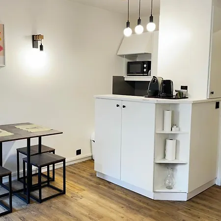 Et Balcon Entier 4 Personnes Climatise A 100 M Apartment *