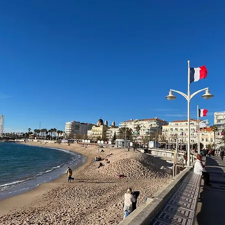 Et Balcon Entier 4 Personnes Climatise A 100 M * Saint-Raphael (Var)