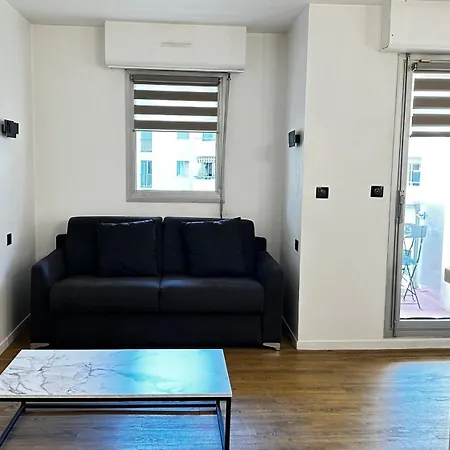 Et Balcon Entier 4 Personnes Climatise A 100 M Saint-Raphael (Var)