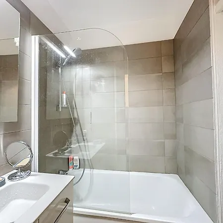 Et Balcon Entier 4 Personnes Climatise A 100 M Apartment Saint-Raphael (Var)